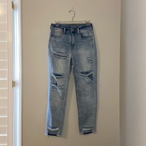 BRAND NEW American Eagle boyfriend jeans!!